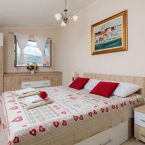 https://apartmani-oaza-trogir.hotels-in-trogir.com